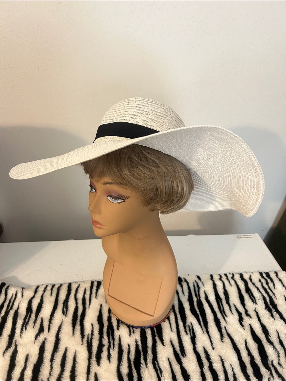 Classic Wide-Brim Sun Hat with Black Band - White OS